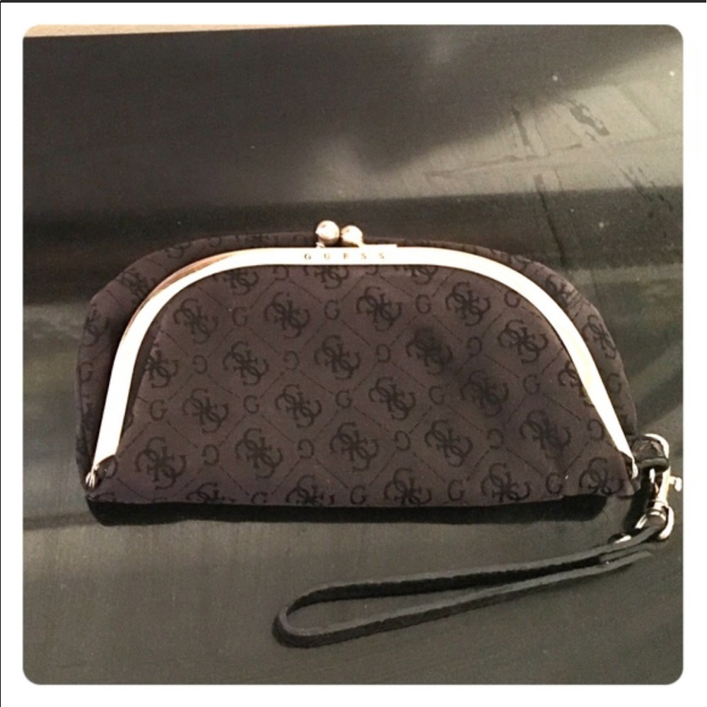 Guess ❓Wristlet